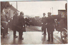 54. MONT SAINT MARTIN . CARTE PHOTO . ARRIVEE DES MINISTRES Mr GUIST'HAU Et Mr LEBRUN En GARE - Mont Saint Martin