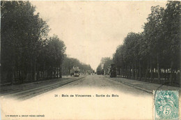 Vincennes * La Sortie Du Bois * Tramway Tram - Vincennes
