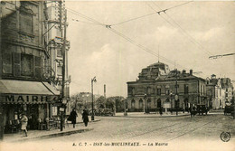 Issy Les Moulineaux * La Place De L'hôtel De Ville , Avenue De La République * Café De La Mairie - Issy Les Moulineaux