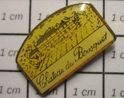 1917 Pin's Pins / Beau Et Rare / THEME : BOISSONS / VIN ROUGE AVEYRON  Laguiole, Le Château Du Bousquet (pas René !!) - Getränke