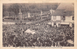 56-SAINT-ANNE-D'AURAY- UNE PROCESSION UN JOUR DE GRAND PÈLERINAGE - Sainte Anne D'Auray