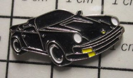 1917 Pin's Pins / Beau Et Rare / THEME : AUTOMOBILES / PETIT CABRIOLET NOIR PORSCHE 911 EDITIONS ATLAS - Porsche