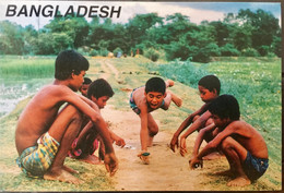 BANGLADESH ,RURAL BOVS PLAYING RURAL GAME,OLD POSTCARD - Bangladesch