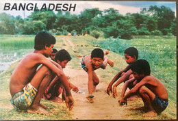 BANGLADESH ,RURAL BOVS PLAYING RURAL GAME,OLD POSTCARD - Bangladesh