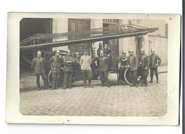 75 - POMPIERS - CP PHOTO - Caserne Malar 7 Eme 1919 Camion Echelle Gros Plan Animé Trou Punaise Bas Sinon Bon Voir Scan - Pompieri