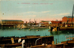 Cherbourg * L'arsenal * Navire De Guerre Avisos Dans Les Bassins * Le Port - Cherbourg