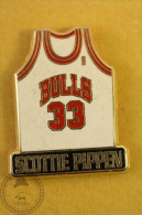 Scottie Pippen - Basketball Chicago Bulls Team No 33 T-Shirt, NBA  Pin Badge  - #PLS - Basketball