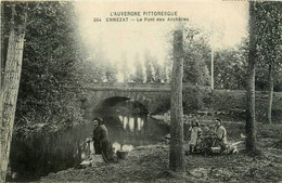 Ennezat * Un Cpoin Du Village Et Le Pont Des Archères * Laveuse Lavandière Blanchisseuse - Ennezat