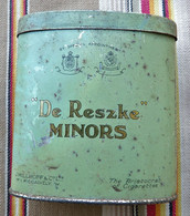 Ancienne Boite A Cigarettes En Tole "De Reszke" MINORS J. MILLLHOFF & C° LTD N°1 PICCADILLY. W. - Etuis à Cigarettes Vides
