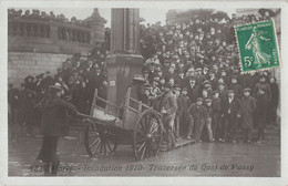 75 Paris CPA Inondations Inondation Crue Seine 1910 Traversée Du Quai De Passy - Überschwemmung 1910