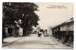 INDO-CHINE --Viet-Nam-- HUE--Une Des Portes Donnant Accès à La Citadelle ( Animée )  .......à Saisir - Viêt-Nam