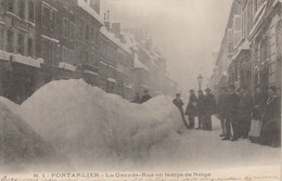 25 - PONTARLIER - La Grande Rue En Temps De Neige - Pontarlier