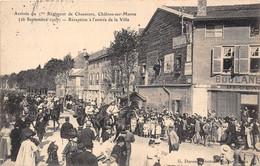 51-CHÂLONS-SUR-MARNE- ARRIVÉE DU 5eme RÉGIMENT DE CHASSEURS 26 SEP 1907, RÉCEPTION A L’ENTRÉE DE LA VILLE - Châlons-sur-Marne