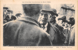 82-LES GRANDES INONDATIONS DU MIDI 1930- LE PRÉSIDENT DE LA RÉPUBLIQUE FÉLICITE UN SAUVETEUR - Montauban