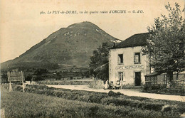 Le Puy De Dôme , Vu Des Quatre Routes D'orcine * Orcines * Le Café Restaurant - Autres & Non Classés