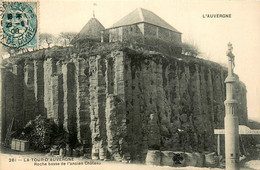 Latour D'auvergne * Un Coin Du Village Et Roche Basse De L'ancien Château * La Tour D'auvergne - Autres & Non Classés