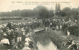 PARIS BOIS DE BOULOGNE La Foule Au Moulin De Longchamps Le Jour Du 14 Juillet - Parcs, Jardins