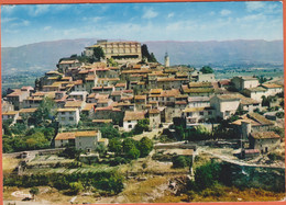 D84 - ANSOUIS - VUE GÉNÉRALE AÉRIENNE - AU FOND LE MASSIF DU LUBERON - CPM Grand Format - Ansouis