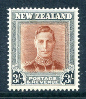 New Zealand 1947-52 King George VI Definitives - 3/- Brown & Grey - Wmk. Sideways HM (SG 689) - Nuevos