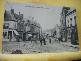 27 1762 - CPA - 27 LE NEUBOURG - RUE DE L'HOTEL DE VILLE - ANIMATION. COMMERCES. - Le Neubourg