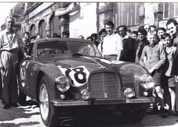 SPORT AUTO. PHOTO . 24 HEURES DU MANS 1951 . ASTON MARTIN DB2 N° 28. DE MANN ET MORRIS - GOUDALL. 10 ème - Auto's