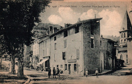 Tullins (Isère) Le Carrefour Place Jean Jaurès Et L'Eglise, Café - Edition C. Baffert - Carte N° 2346 - Tullins