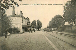 Montfort L'amaury * La Gare * Arrivée D'un Train * Ligne Chemin De Fer - Montfort L'Amaury