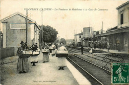 Commercy * Les Vendeuses De Madeleines à La Gare De La Commune * Ligne Chemin De Fer * Métier Marchande - Commercy