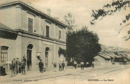 Coudes * La Gare Du Village * Ligne Chemin De Fer - Autres & Non Classés