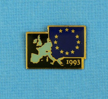 1 PIN'S //  ** EUROPE / JANVIER 1993 DATE MYTHIQUE / ABOLITION DES FRONTIÈRES ** - Administrations