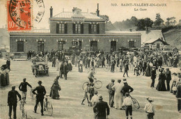 St Valéry En Caux * Place De La Gare Du Village * Automobile Voiture Ancienne * Ligne Chemin De Fer - Saint Valery En Caux