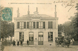 Montfort L'amaury * Place Et Vue Extérieure De La Gare * Ligne Chemin De Fer * Attelage - Montfort L'Amaury