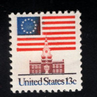 209006090 1975 (XX) SCOTT 1622 POSTFRIS MINT NEVER HINGED  13 Star Flag Over Independence Hall - Ungebraucht