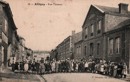 08 / ATTIGNY / RUE TURENNE / TRES ANIMEE - Attigny