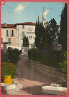 Manosque Alpes De Haute Provence - CPSM Editions " Photoguy " Hotel Du Terreau - Les Jardins De La Place Du Terreau 1966 - Manosque