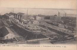 Bâteaux - Paquebot Transatlantique En Cale Sèche - Chantier Naval De Saint-Nazaire - Paquebote