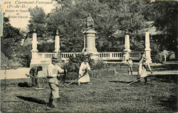 Clermont Ferrand * 1906 * Les Jardiniers Faucheurs , Statue Et Square De Blaise Pascal * Jardin - Clermont Ferrand