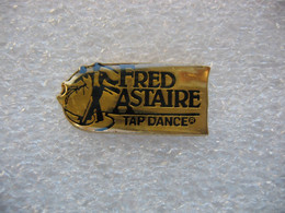 Pin's Fred ASTAIRE, Danseur, Acteur, Chanteur, Magicien Aux Claquettes Et Compositeur Américain. TAP Dance - Musique