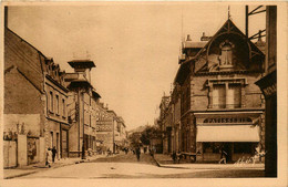 Commentry * La Rue Jean Jaurès * Pâtisserie * Commerce Magasin - Commentry