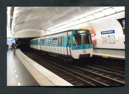 Photo-carte Moderne "Rame MF77 En Livrée STIF Station Reuilly-Diderot Ligne 8 Du Métro De Paris" RATP - Métro