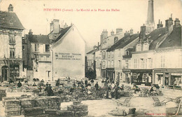 LOIRET  PITHIVIERS  Le Marché Et La Place Des Halles - Pithiviers