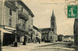 Vinay * La Place Et L'église Du Village * Café PERRIN * Commerce Magasin Cycles Armes - Vinay