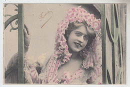 RT33.520 BIS .ROSNY. ARTISTE. FEMME . CHAPEAU A FLEURS - Cabarets