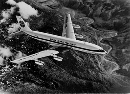 Aviation * Avion BOEING 707 De La Compagnie Pan American Airlines , Dans Le Ciel De France - 1946-....: Era Moderna
