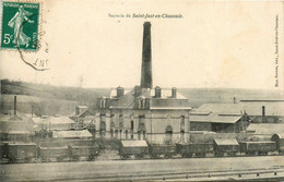 St Just En Chaussée * La Gare * Usine Industrie Cheminée * Wagons * Ligne Chemin De Fer - Saint Just En Chaussee