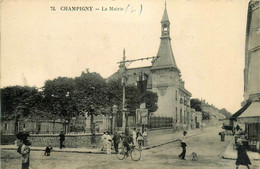 Champigny * Rue Et Vue Sur La Mairie - Champigny Sur Marne