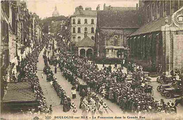 62 - Boulogne Sur Mer - La Procession Dans La Grande Rue - Automobiles - Animé - Ecrite En 1926 - CPA - Voir Scans Recto - Boulogne Sur Mer