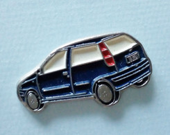 Pin's FIAT PUNTO Bleue - Fiat