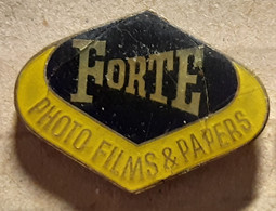 FORTE Photo Films Papers Cameras & Photo Pin Badge - Photographie