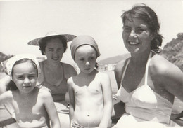13733.  Fotografia Vintage Donna Femme Sexy Con Costume Mare Con Bambini  Aa '60 Italia - 12,5x9 - Personnes Anonymes